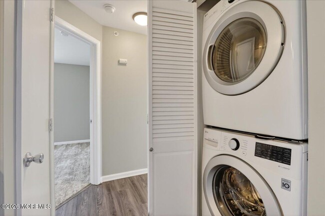 Building Photo - 33 Jockey Ln