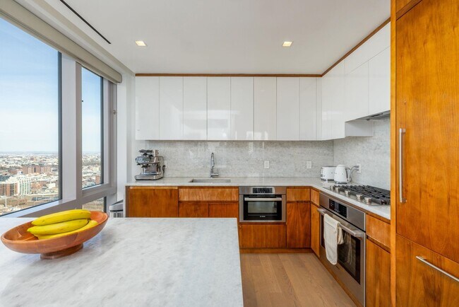 Building Photo - 75 Park Ln S