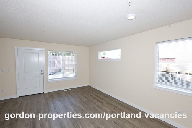 Building Photo - 5407 SE 121st Ave