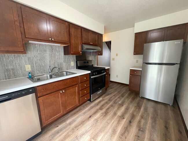 Building Photo - 521 S Silverwood Ln