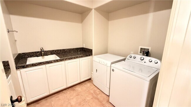 Building Photo - 496 Via Palermo Dr