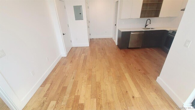Building Photo - 499 Evergreen Ave