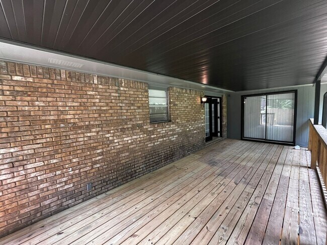 Building Photo - Must See the Sunroom off the Primary Bedroom!