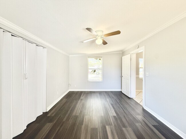 Building Photo - 7111 Onyx Dr N