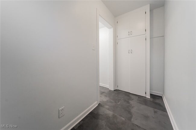 Building Photo - 1391 Avondale Rd