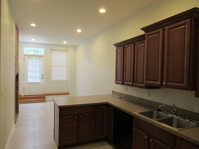 Building Photo - Charming 4 Bedroom/3.5 Bathroom Townhome with Parking Pad in Station North, MD!