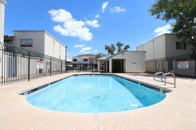 Building Photo - 1540 W Mercer Ln