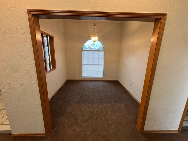 Building Photo - 2207 N Burdick St