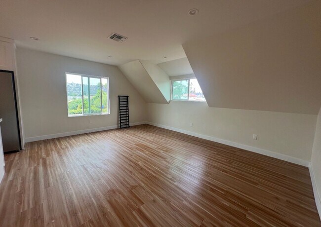 Building Photo - 584-588 Cypress