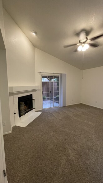 Building Photo - 645 E Champlain Dr