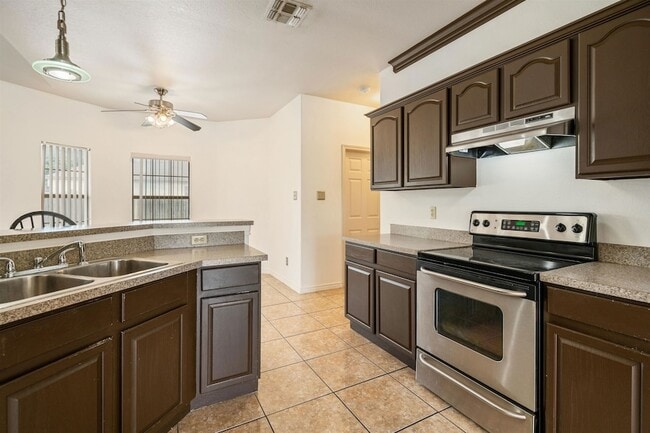 Building Photo - 302 Echo Valley Dr