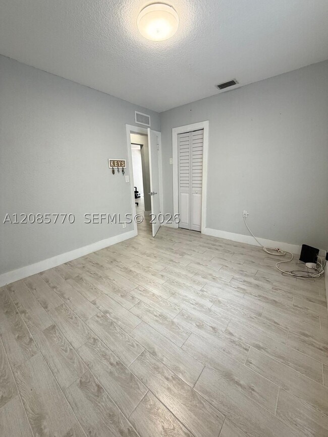Building Photo - 630 SW 46th Ave