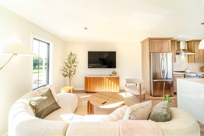 Building Photo - 14550 South Ave