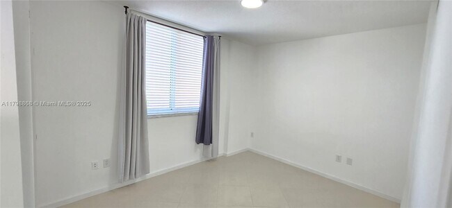Building Photo - 2775 NE 187th St