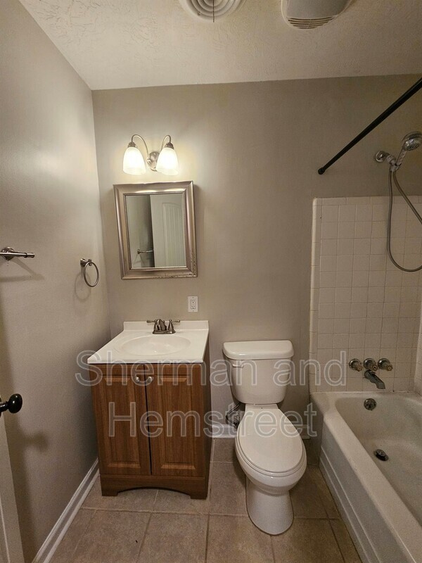 Building Photo - 3306 Tanglewood Dr