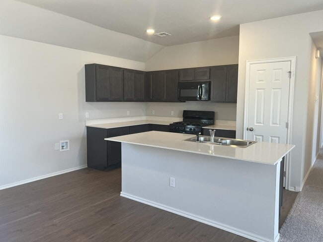 Building Photo - 1002 Ichabod Cir
