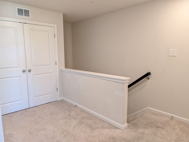 Building Photo - 125 Maple Run Dr