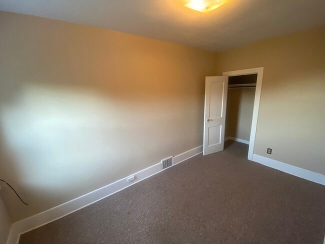 Building Photo - 6427 Chippewa Rd