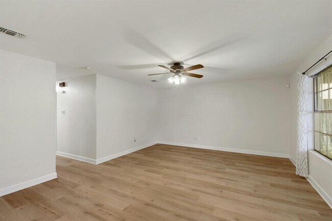 Building Photo - 2503 Star Grass Cir