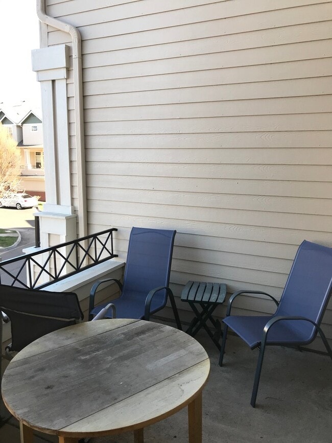 Building Photo - Beautiful 2 Bedroom/2 Bathroom Townhome in Kensington Estates