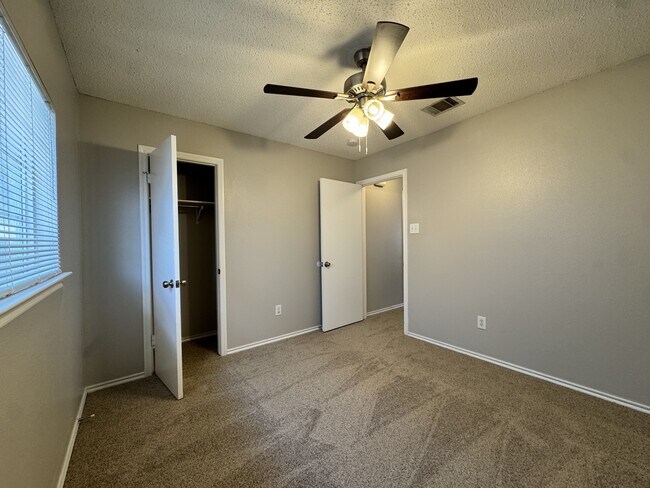 Building Photo - 1008 Aransas Cove