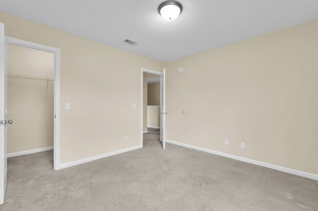 Building Photo - AVAILABLE MAY 2025 [NO PETS PREFERRED: x1 ...