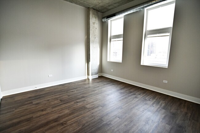 Building Photo - 3833 N Broadway