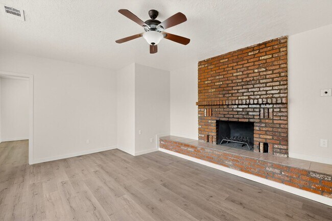 Building Photo - 1846 Henry Cir SW