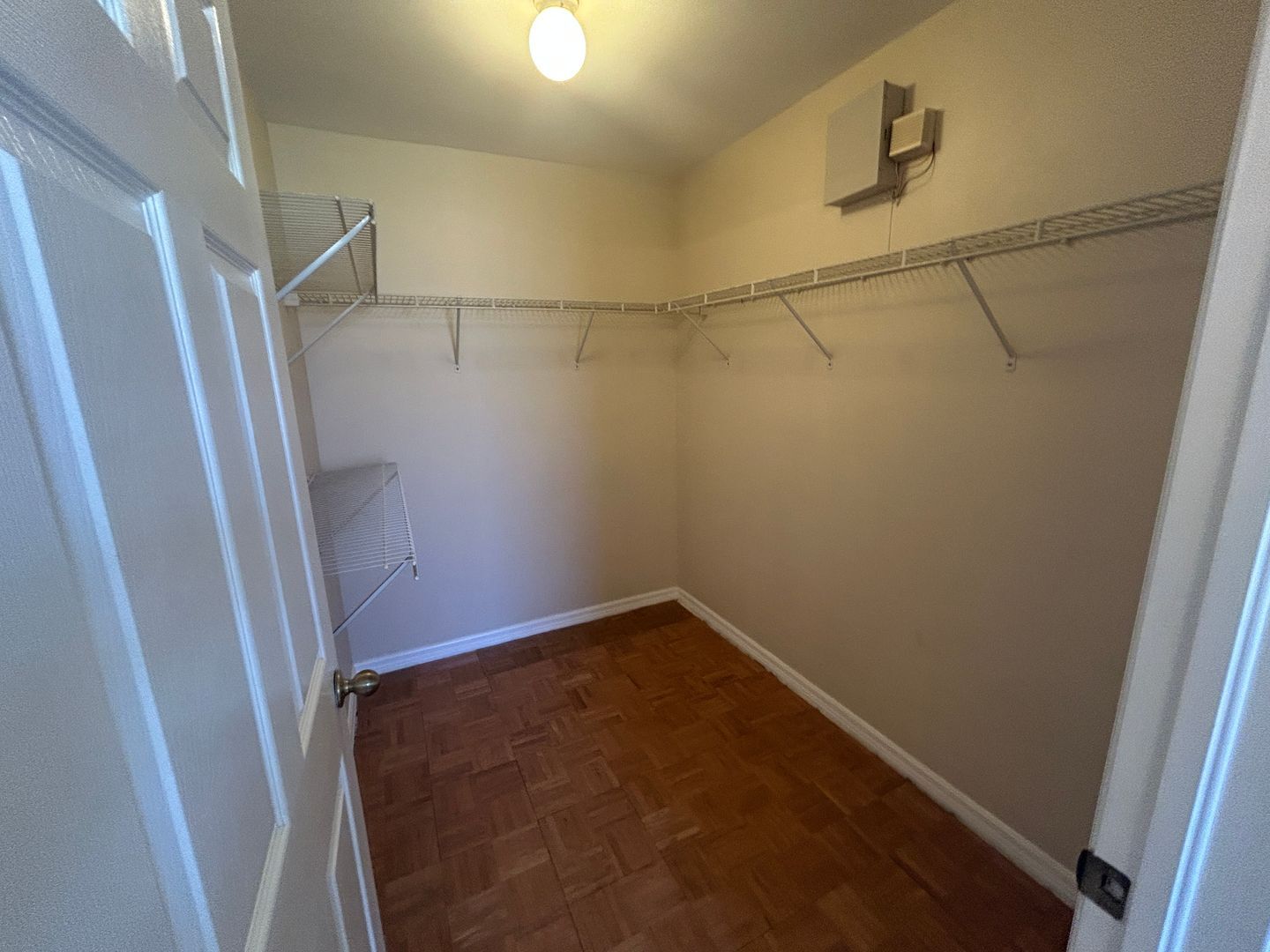 Building Photo - Freshly painted interior 2/2  spacious home on fresh water canal