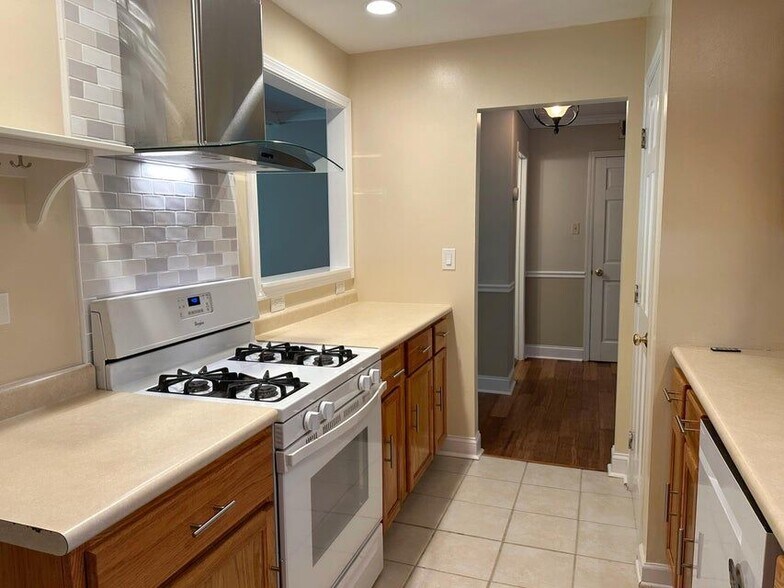 Building Photo - 856 Brickley Dr