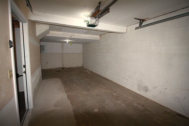 Building Photo - 70 Modena Dr