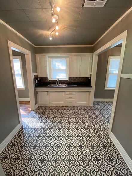 Building Photo - 164 S 36th West Ave