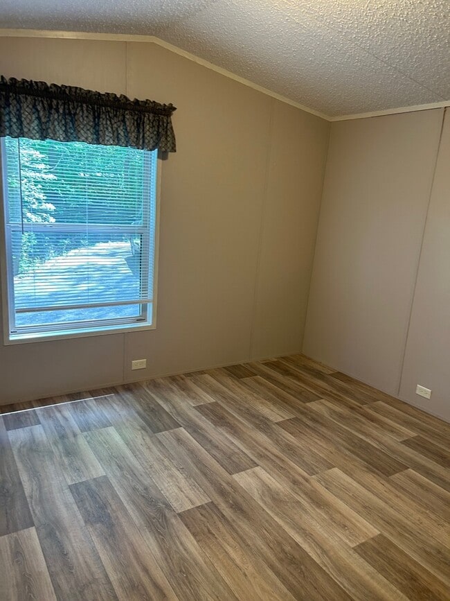 Building Photo - 206 Purple Star Ln