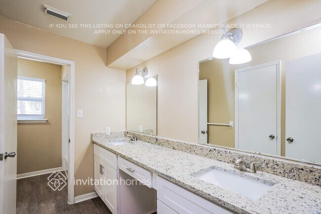 Building Photo - 5803 Old Lodge Dr