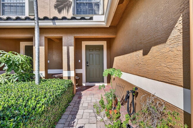 Building Photo - 2990 SE Lexington Lakes Dr