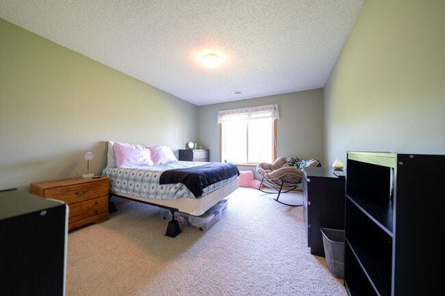 Building Photo - 8772 Coburn Ct