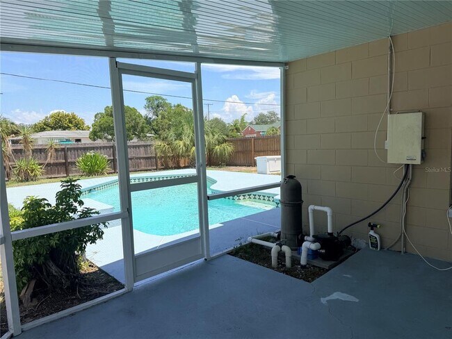 Building Photo - 208 Flamingo Dr