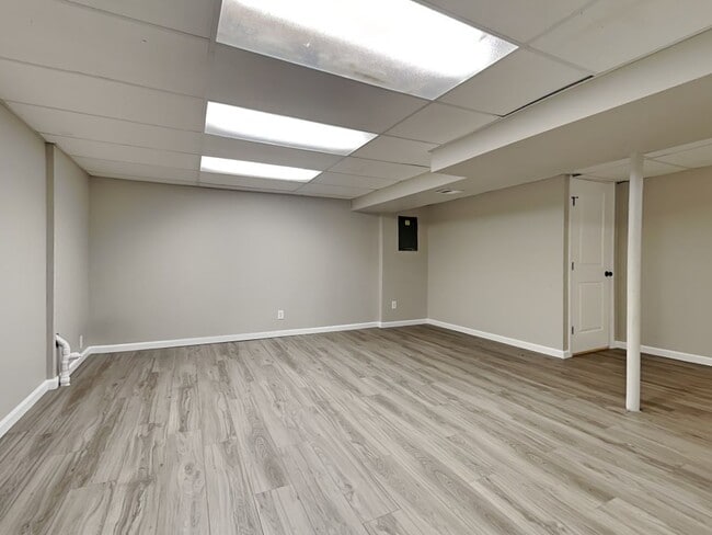 Building Photo - Charming 3-Bed, 2-Bath Home in Lee’s Summit | Cul-de-Sac, Fireplace & Fenced Yard