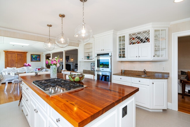 Building Photo - 3 Barclay Sq