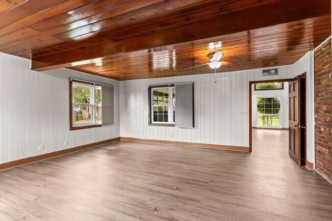 Building Photo - 12311 Kelso Rd