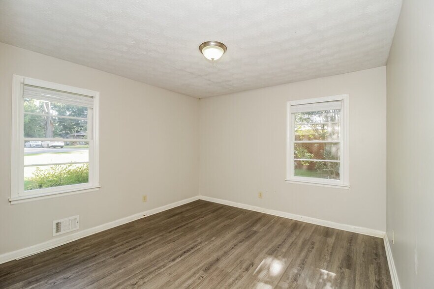 Building Photo - 2082 Warren Dr SW