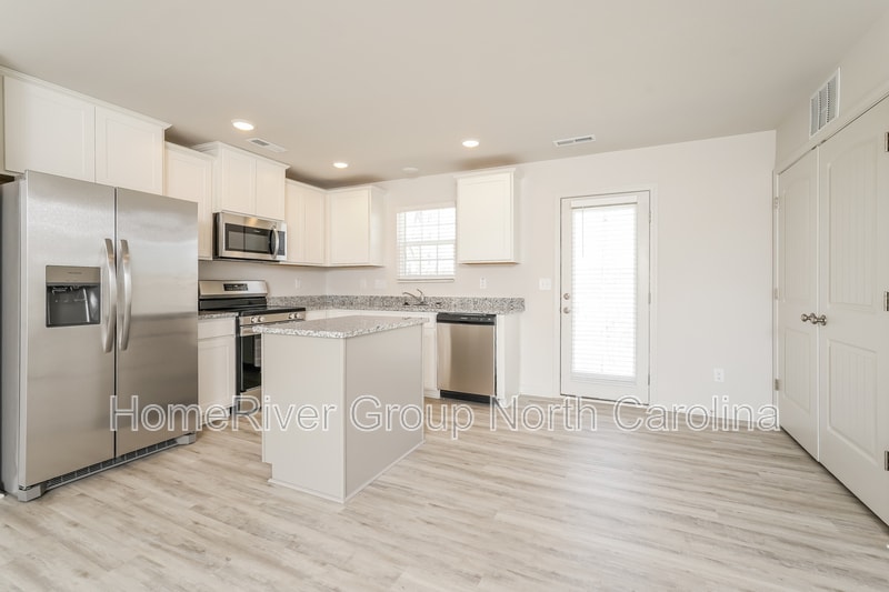 Building Photo - 2808 Carrollwood Dr