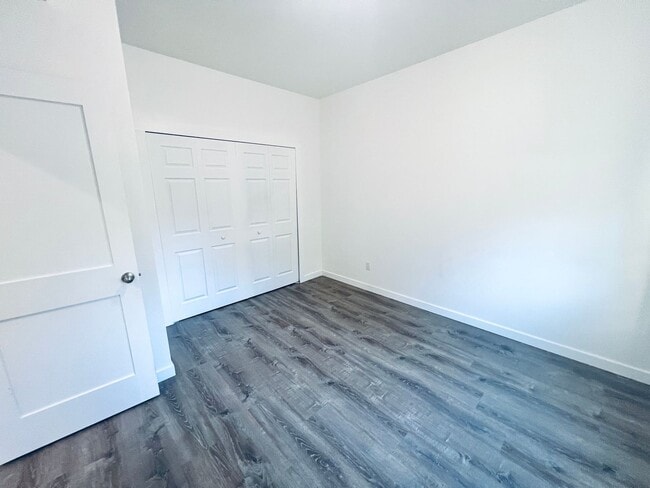 Building Photo - Almost new 3 bedroom, 3 bath Townhome