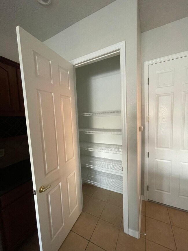 Building Photo - BRISTOL ESTATES 4 BEDRROM, 4 BATHROOMS, 3 CAR GARAGE HOUSE