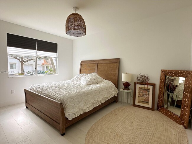 Building Photo - 11018 Legacy Dr