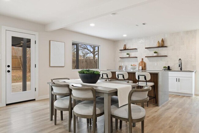 Building Photo - 6106 Bridlington Cir