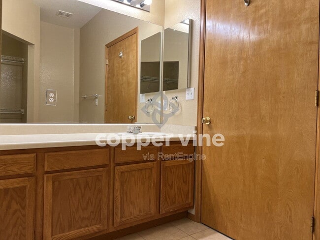 Building Photo - 6337 Cole Ln