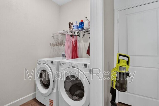 Building Photo - 1075 SW 66th Ter
