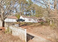 Building Photo - Charming 2 Bed/2 Bath Taylors Home with Spacious Yard & Convenient Greenville Access