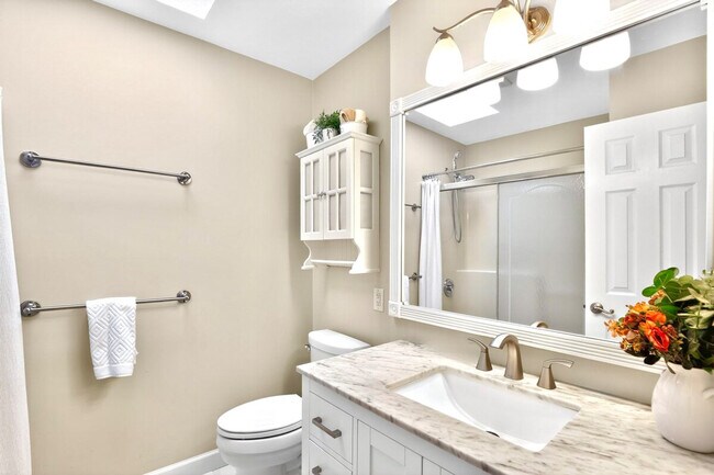 Building Photo - 6 Hunters Ridge Dr